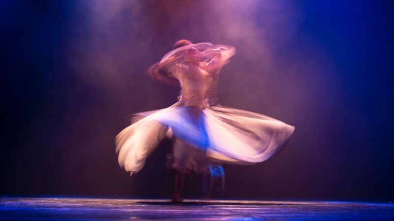 Danseres maakt pirouettes