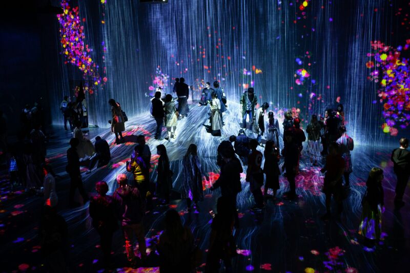 Foto van immersieve kunst ervaring met projectie